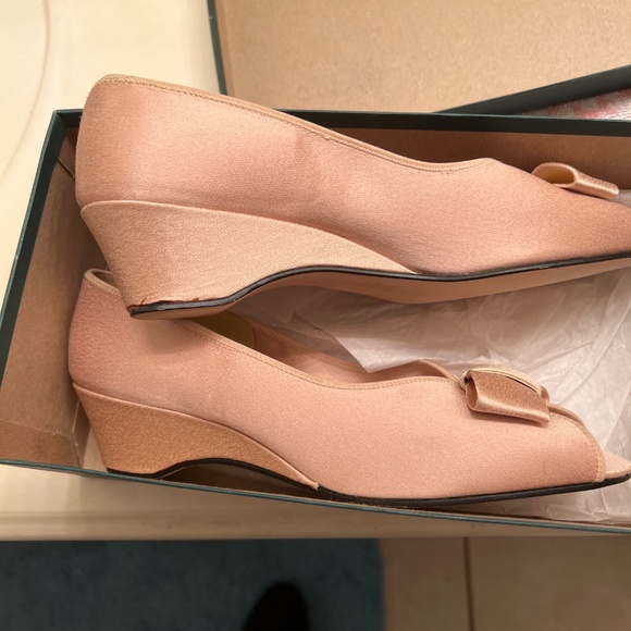 Slippers - Picture 2 of 4